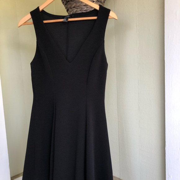 Simple black sleeveless Forever21 mini dress - Picture 3 of 3